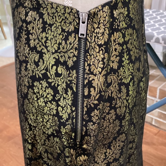 Gorgeous Black & Gold - Picture 4 of 15